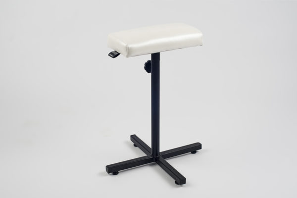 Pedicure stand with flat pillow